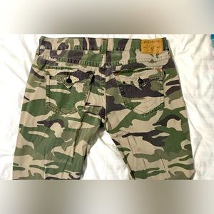 Men’s size 44 true religion Camo pants